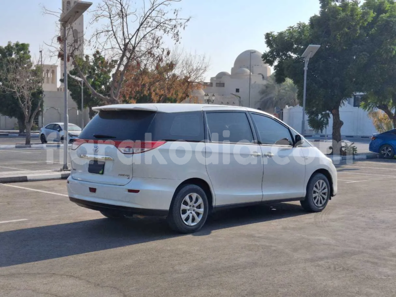 Big with watermark toyota previa toamasina andevoranto 9001