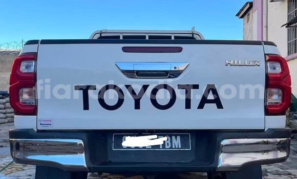Acheter Occasion Voiture Toyota Hiluxe Revo Blanc à Antananarivo, Analamanga Acheter Occasion Voiture Toyota Hiluxe Revo Blanc à Antananarivo, Analamanga