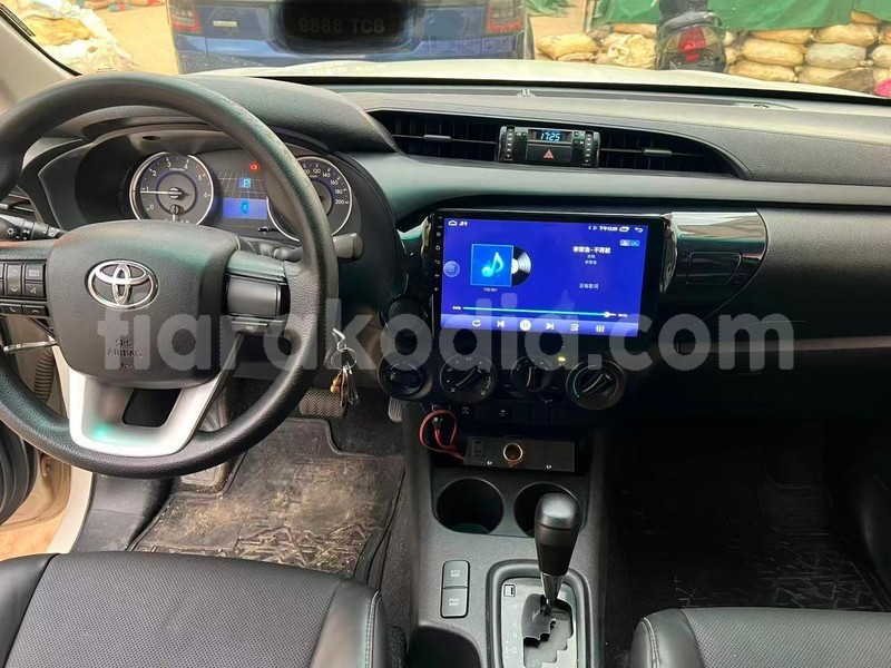 Big with watermark toyota hiluxe revo analamanga antananarivo 9003