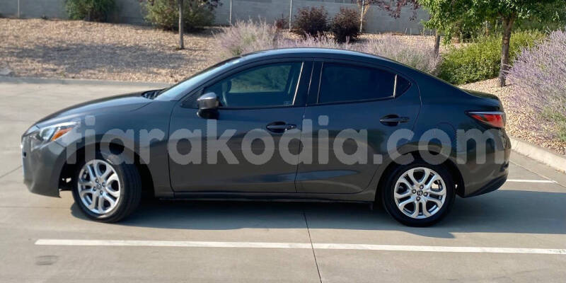 Big with watermark toyota yaris toamasina andevoranto 9004