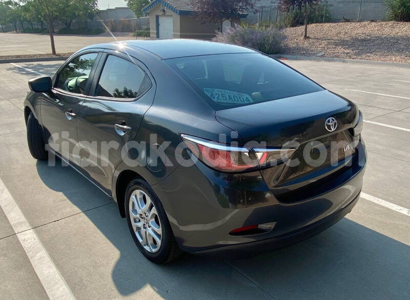 Big with watermark toyota yaris toamasina andevoranto 9004