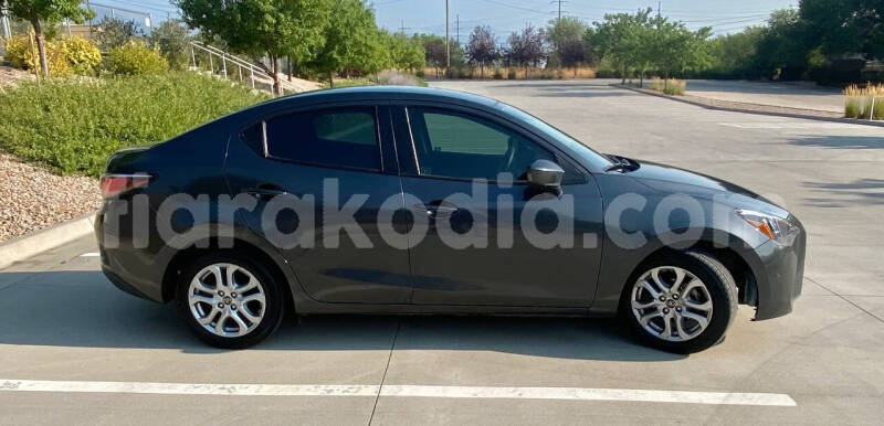 Big with watermark toyota yaris toamasina andevoranto 9004