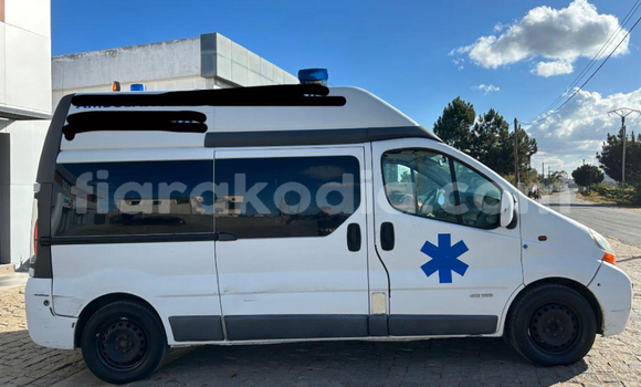 Acheter Occasion Voiture Renault Traffic Blanc à Antananarivo, Analamanga Acheter Occasion Voiture Renault Traffic Blanc à Antananarivo, Analamanga