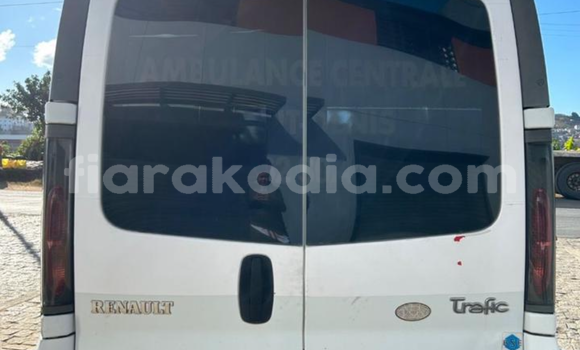 Acheter Occasion Voiture Renault Traffic Blanc à Antananarivo, Analamanga Acheter Occasion Voiture Renault Traffic Blanc à Antananarivo, Analamanga