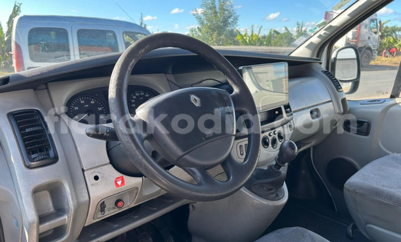 Acheter Occasion Voiture Renault Traffic Blanc à Antananarivo, Analamanga Acheter Occasion Voiture Renault Traffic Blanc à Antananarivo, Analamanga