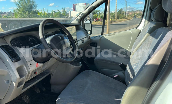 Acheter Occasion Voiture Renault Traffic Blanc à Antananarivo, Analamanga Acheter Occasion Voiture Renault Traffic Blanc à Antananarivo, Analamanga