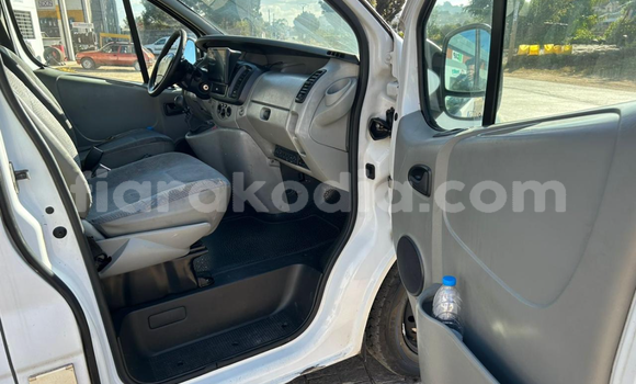 Acheter Occasion Voiture Renault Traffic Blanc à Antananarivo, Analamanga Acheter Occasion Voiture Renault Traffic Blanc à Antananarivo, Analamanga