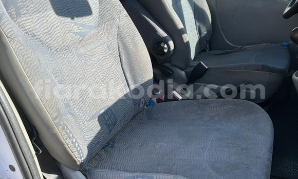 Acheter Occasion Voiture Renault Traffic Blanc à Antananarivo, Analamanga Acheter Occasion Voiture Renault Traffic Blanc à Antananarivo, Analamanga