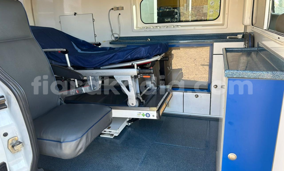 Acheter Occasion Voiture Renault Traffic Blanc à Antananarivo, Analamanga Acheter Occasion Voiture Renault Traffic Blanc à Antananarivo, Analamanga