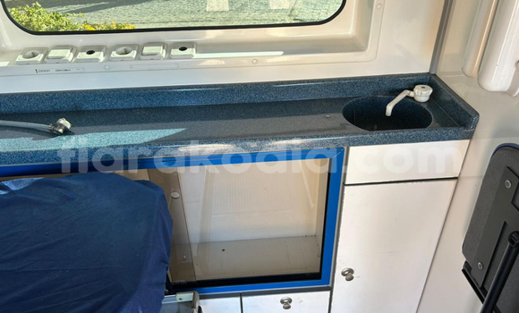 Acheter Occasion Voiture Renault Traffic Blanc à Antananarivo, Analamanga Acheter Occasion Voiture Renault Traffic Blanc à Antananarivo, Analamanga