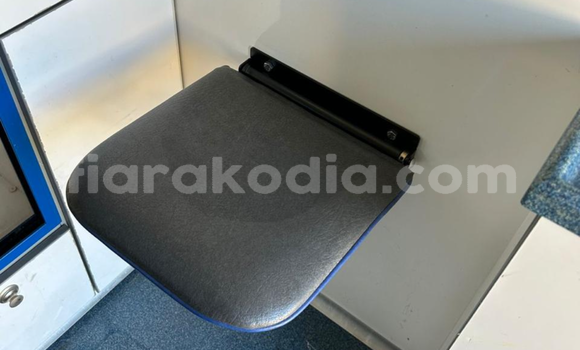 Acheter Occasion Voiture Renault Traffic Blanc à Antananarivo, Analamanga Acheter Occasion Voiture Renault Traffic Blanc à Antananarivo, Analamanga