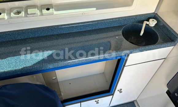 Acheter Occasion Voiture Renault Traffic Blanc à Antananarivo, Analamanga Acheter Occasion Voiture Renault Traffic Blanc à Antananarivo, Analamanga