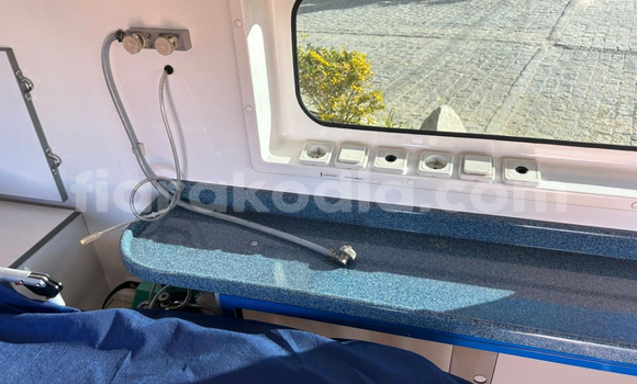 Acheter Occasion Voiture Renault Traffic Blanc à Antananarivo, Analamanga Acheter Occasion Voiture Renault Traffic Blanc à Antananarivo, Analamanga