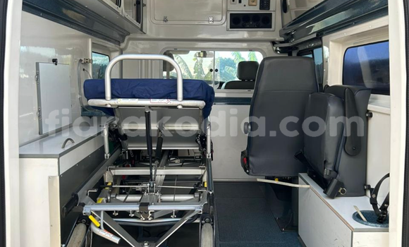 Acheter Occasion Voiture Renault Traffic Blanc à Antananarivo, Analamanga Acheter Occasion Voiture Renault Traffic Blanc à Antananarivo, Analamanga