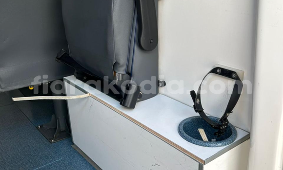 Acheter Occasion Voiture Renault Traffic Blanc à Antananarivo, Analamanga Acheter Occasion Voiture Renault Traffic Blanc à Antananarivo, Analamanga