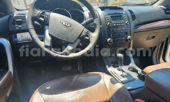 Acheter Occasion Voiture Kia Sorento Blanc à Antananarivo, Analamanga Acheter Occasion Voiture Kia Sorento Blanc à Antananarivo, Analamanga
