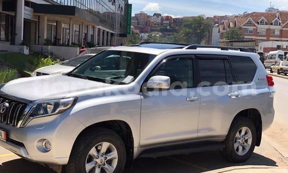 Acheter Occasion Voiture Toyota Land Cruiser Prado Gris à Antananarivo, Analamanga Acheter Occasion Voiture Toyota Land Cruiser Prado Gris à Antananarivo, Analamanga