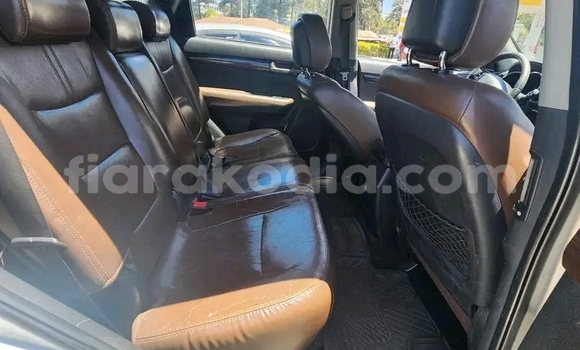 Acheter Occasion Voiture Kia Sorento Blanc à Antananarivo, Analamanga Acheter Occasion Voiture Kia Sorento Blanc à Antananarivo, Analamanga