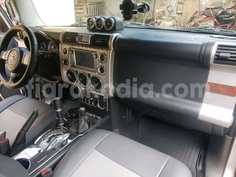 Big with watermark toyota land cruiser prado melaky ambatomainty 9023