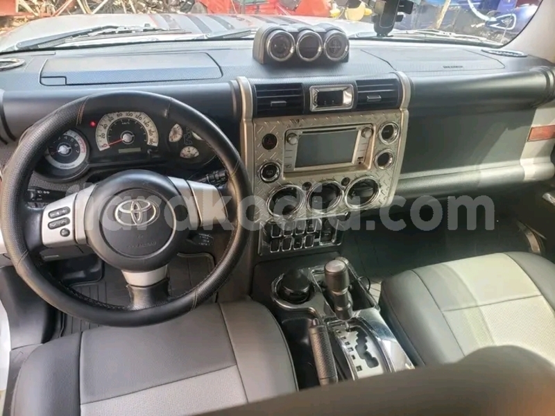 Big with watermark toyota land cruiser prado melaky ambatomainty 9023