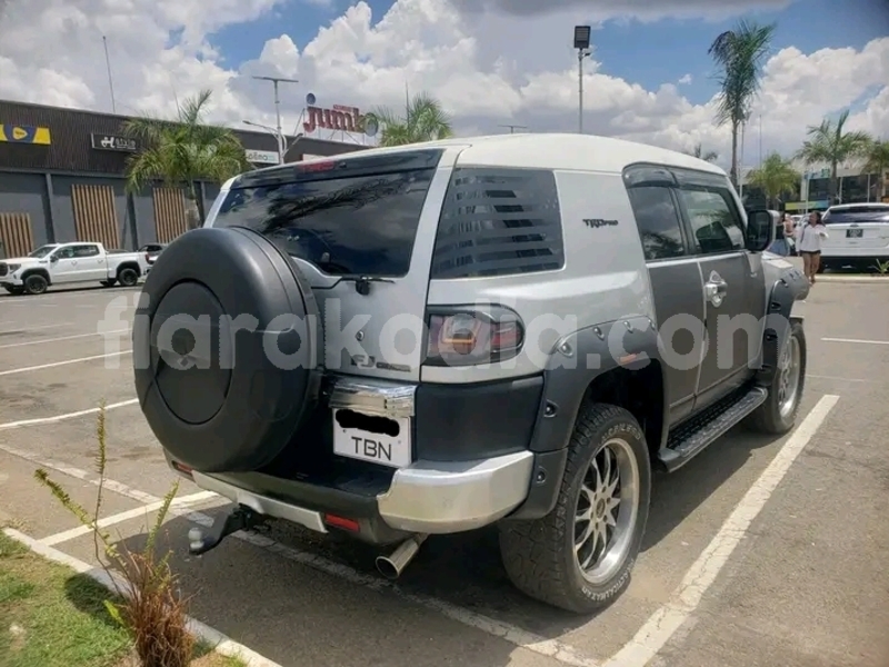 Big with watermark toyota land cruiser prado melaky ambatomainty 9023