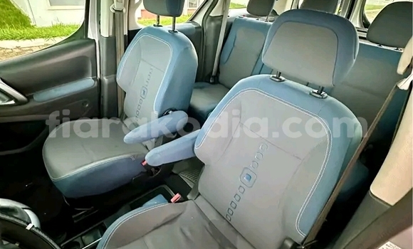Acheter Occasion Voiture Citroen Berlingo Other à Ambatondrazaka, Alaotra-Mangoro Acheter Occasion Voiture Citroen Berlingo Other à Ambatondrazaka, Alaotra-Mangoro