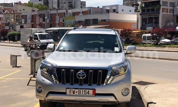 Acheter Occasion Voiture Toyota Land Cruiser Prado Gris à Antananarivo, Analamanga Acheter Occasion Voiture Toyota Land Cruiser Prado Gris à Antananarivo, Analamanga