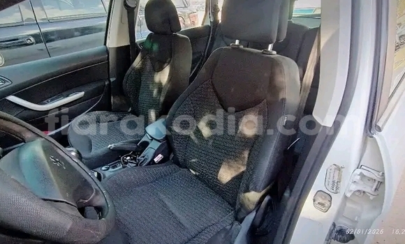 Acheter Occasion Voiture Peugeot 308 Blanc à Ambatomainty , Melaky Acheter Occasion Voiture Peugeot 308 Blanc à Ambatomainty , Melaky