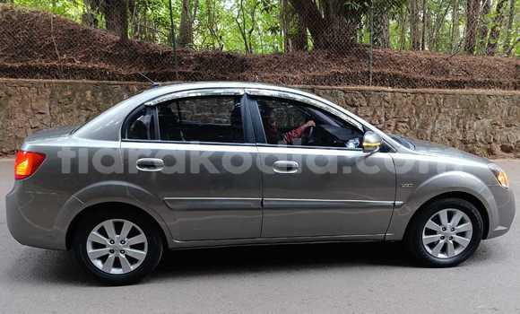 Acheter Occasion Voiture Kia Pride Gris à Antananarivo, Analamanga Acheter Occasion Voiture Kia Pride Gris à Antananarivo, Analamanga