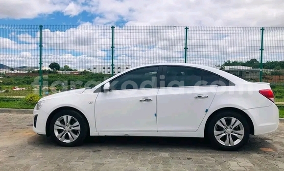 Acheter Occasion Voiture Chevrolet Cruze Blanc à Ambatomainty , Melaky Acheter Occasion Voiture Chevrolet Cruze Blanc à Ambatomainty , Melaky