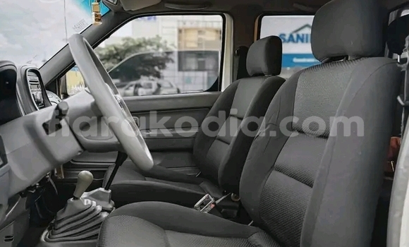 Acheter Occasion Voiture Nissan Hardbody Blanc à Ambatondrazaka, Alaotra-Mangoro Acheter Occasion Voiture Nissan Hardbody Blanc à Ambatondrazaka, Alaotra-Mangoro