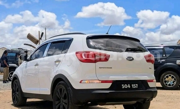 Acheter Occasion Voiture Kia Sportage Blanc à Ambatondrazaka, Alaotra-Mangoro Acheter Occasion Voiture Kia Sportage Blanc à Ambatondrazaka, Alaotra-Mangoro