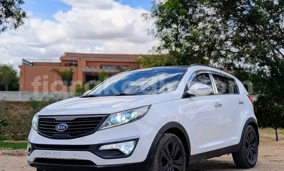 Acheter Occasion Voiture Kia Sportage Blanc à Ambatondrazaka, Alaotra-Mangoro Acheter Occasion Voiture Kia Sportage Blanc à Ambatondrazaka, Alaotra-Mangoro