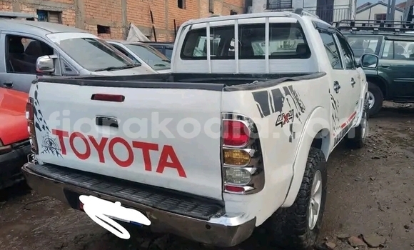 Acheter Occasion Voiture Toyota Hiluxe VIGO Blanc à Ambositra, Amoron'i Mania Acheter Occasion Voiture Toyota Hiluxe VIGO Blanc à Ambositra, Amoron'i Mania