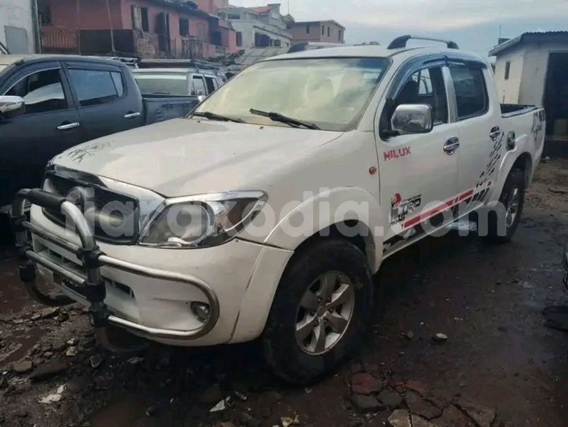 Big with watermark toyota hiluxe vigo amoron i mania ambositra 9055