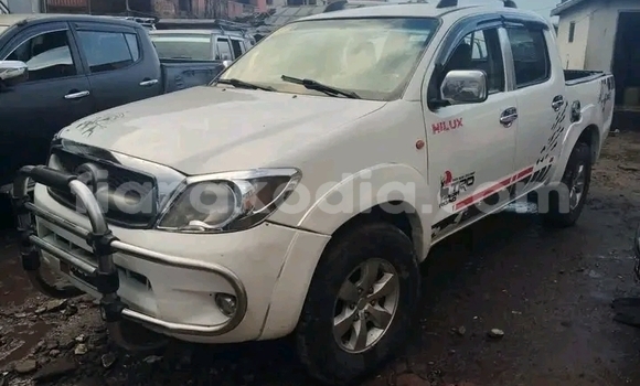 Acheter Occasion Voiture Toyota Hiluxe VIGO Blanc à Ambositra, Amoron'i Mania Acheter Occasion Voiture Toyota Hiluxe VIGO Blanc à Ambositra, Amoron'i Mania