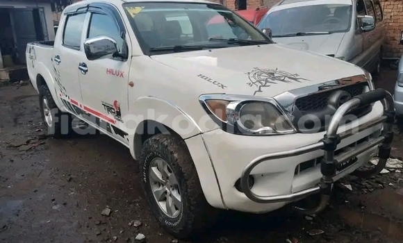 Acheter Occasion Voiture Toyota Hiluxe VIGO Blanc à Ambositra, Amoron'i Mania Acheter Occasion Voiture Toyota Hiluxe VIGO Blanc à Ambositra, Amoron'i Mania