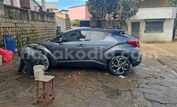 Acheter Occasion Voiture Toyota C-HR Noir à Ambohimahamasina, Haute Matsiatra Acheter Occasion Voiture Toyota C-HR Noir à Ambohimahamasina, Haute Matsiatra