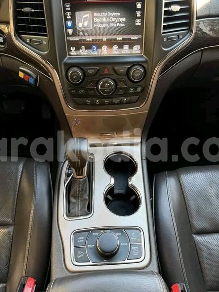 Big with watermark jeep grand cherokee analamanga ambohregion idratrimo 9070