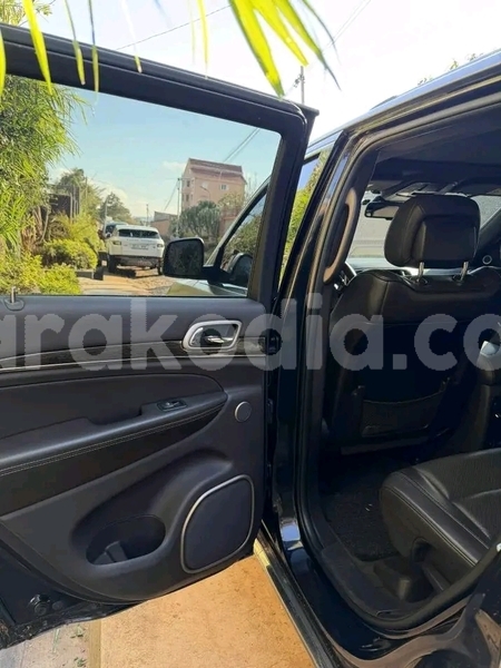 Big with watermark jeep grand cherokee analamanga ambohregion idratrimo 9070