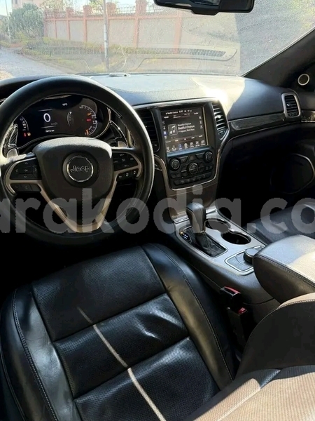 Big with watermark jeep grand cherokee analamanga ambohregion idratrimo 9070