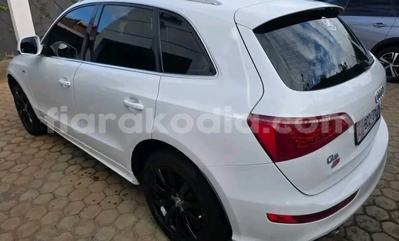 Acheter Occasion Voiture Audi Q5 Blanc à Ambatondrazaka, Alaotra-Mangoro Acheter Occasion Voiture Audi Q5 Blanc à Ambatondrazaka, Alaotra-Mangoro