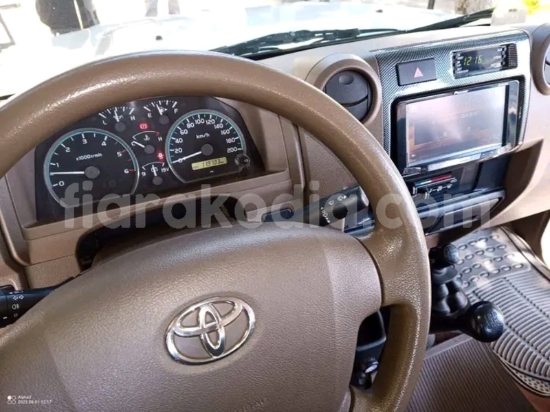 Big with watermark toyota land cruiser analamanga antananarivo 9077