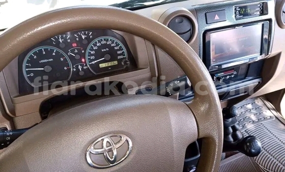 Buy Used Toyota Land Cruiser White Car in Antananarivo in Analamanga Buy Used Toyota Land Cruiser White Car in Antananarivo in Analamanga