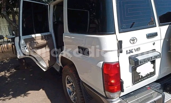 Buy Used Toyota Land Cruiser White Car in Antananarivo in Analamanga Buy Used Toyota Land Cruiser White Car in Antananarivo in Analamanga