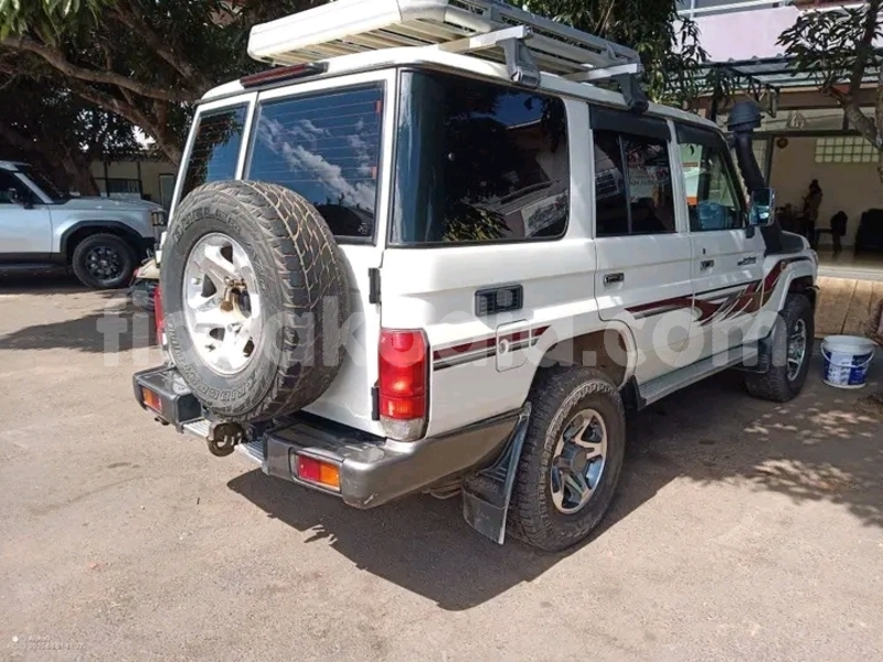 Big with watermark toyota land cruiser analamanga antananarivo 9077