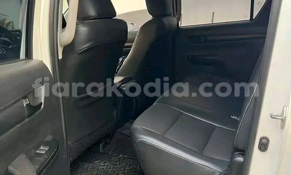 Buy Used Toyota Hiluxe Revo White Car in Antananarivo in Analamanga Buy Used Toyota Hiluxe Revo White Car in Antananarivo in Analamanga