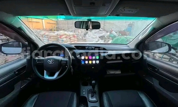 Buy Used Toyota Hiluxe Revo White Car in Antananarivo in Analamanga Buy Used Toyota Hiluxe Revo White Car in Antananarivo in Analamanga