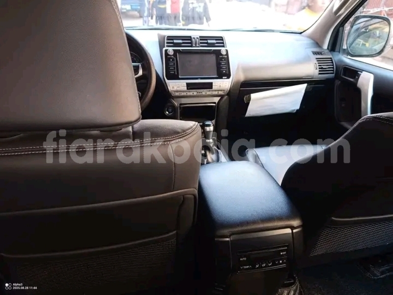 Big with watermark toyota land cruiser prado analamanga antananarivo 9079