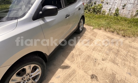 Acheter Occasion Voiture Hyundai ix35 Gris à Toamasina, Atsinanana Acheter Occasion Voiture Hyundai ix35 Gris à Toamasina, Atsinanana